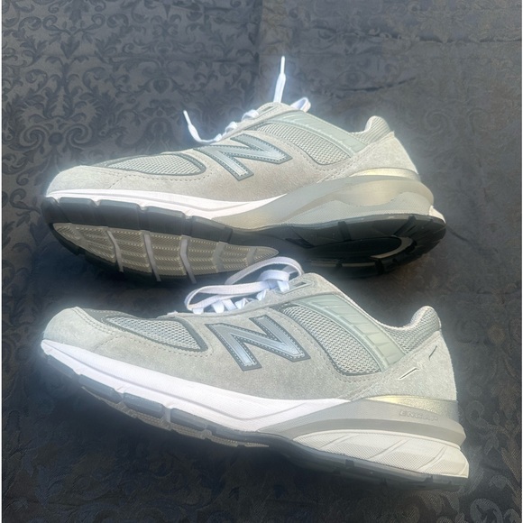 NWOB New Balance W990GL5 Running
Shoes Grey/Castlerock Suede/Mesh size 10 1/2 - Picture 5 of 12